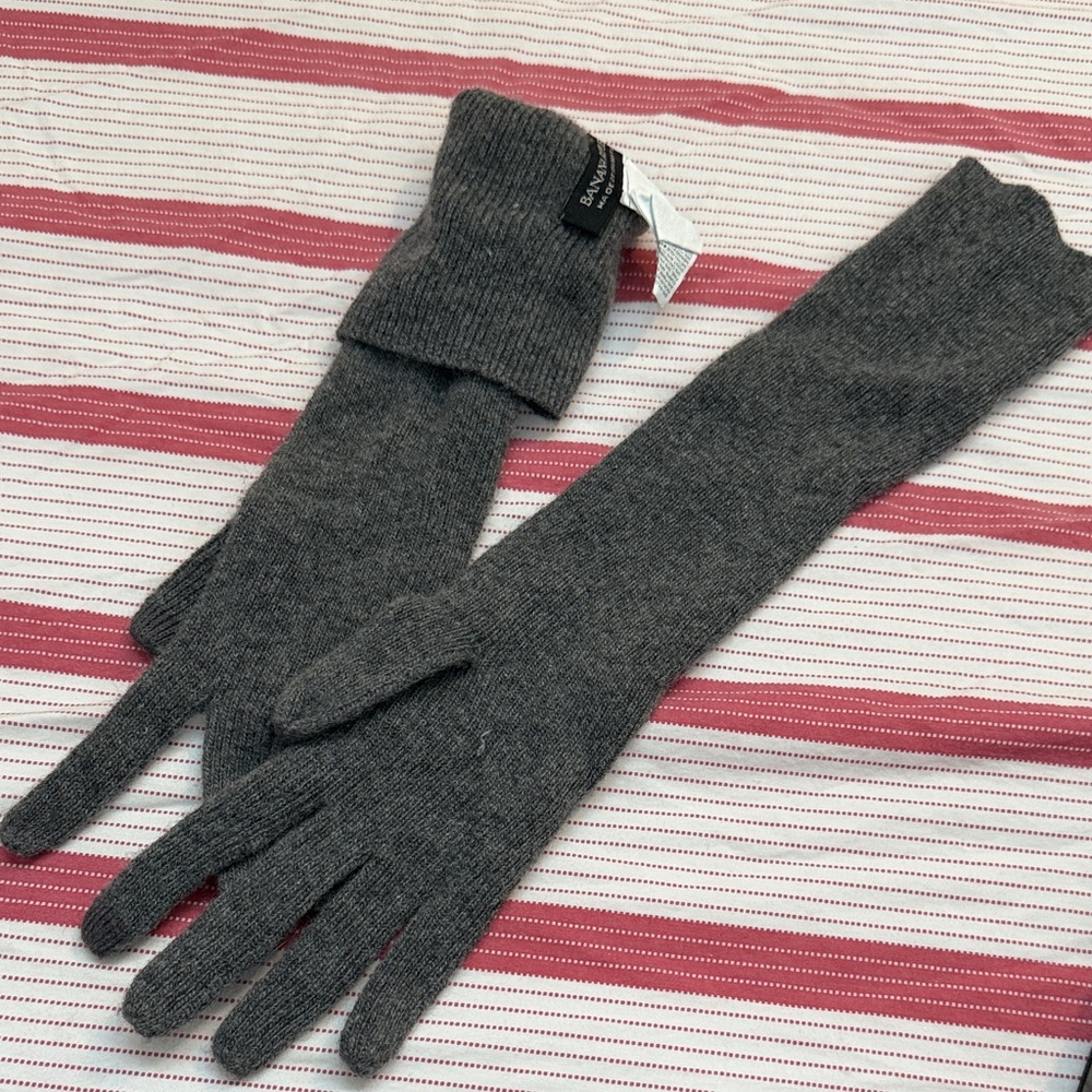 Banana Republic Long Gray Knit Gloves with Fold Cuff New 2016 One Sz